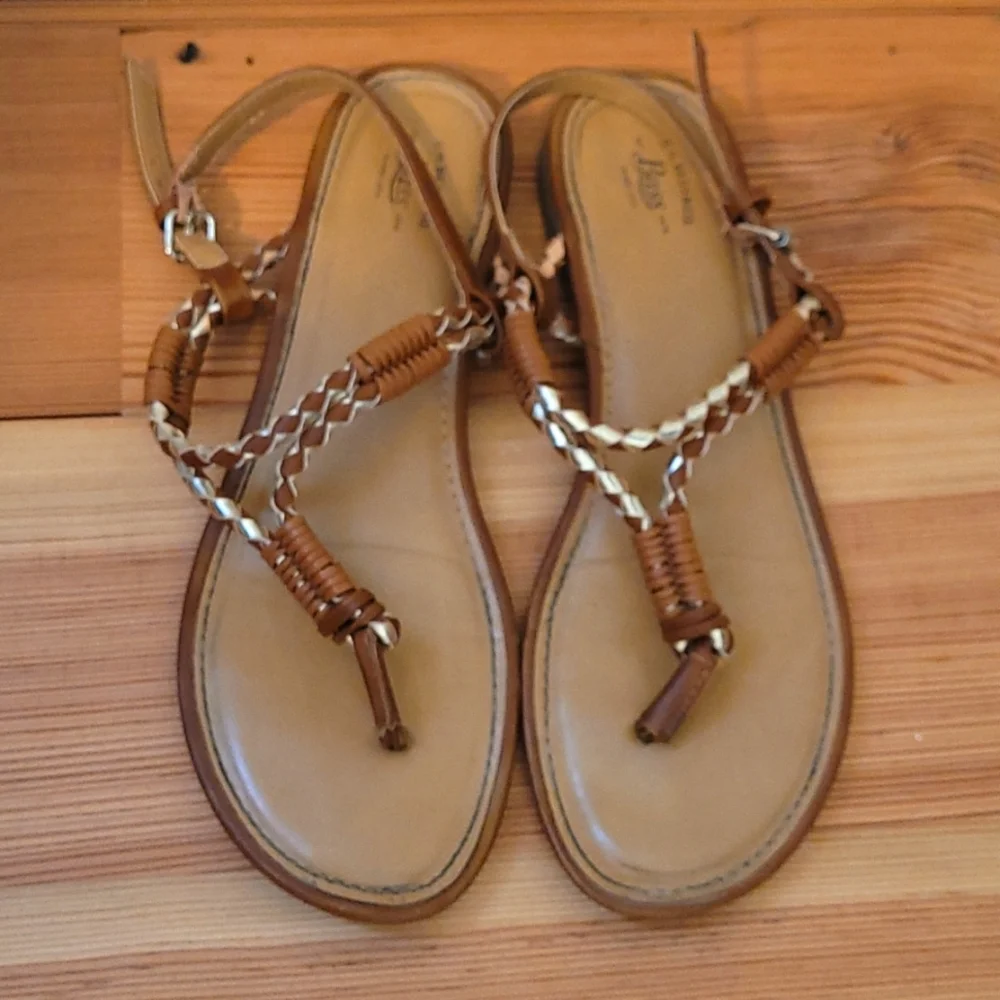 Sandals - Picture 1 of 3